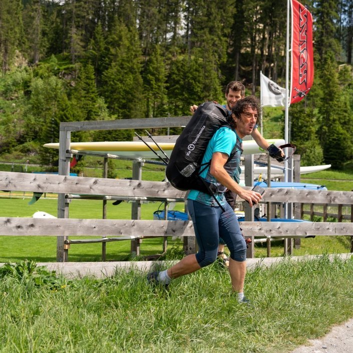 Red Bull X-Alps 2019 Toma Coconea direkter Weg zum nächsten Gleitschirm-Startplatz auf dem Strelapass