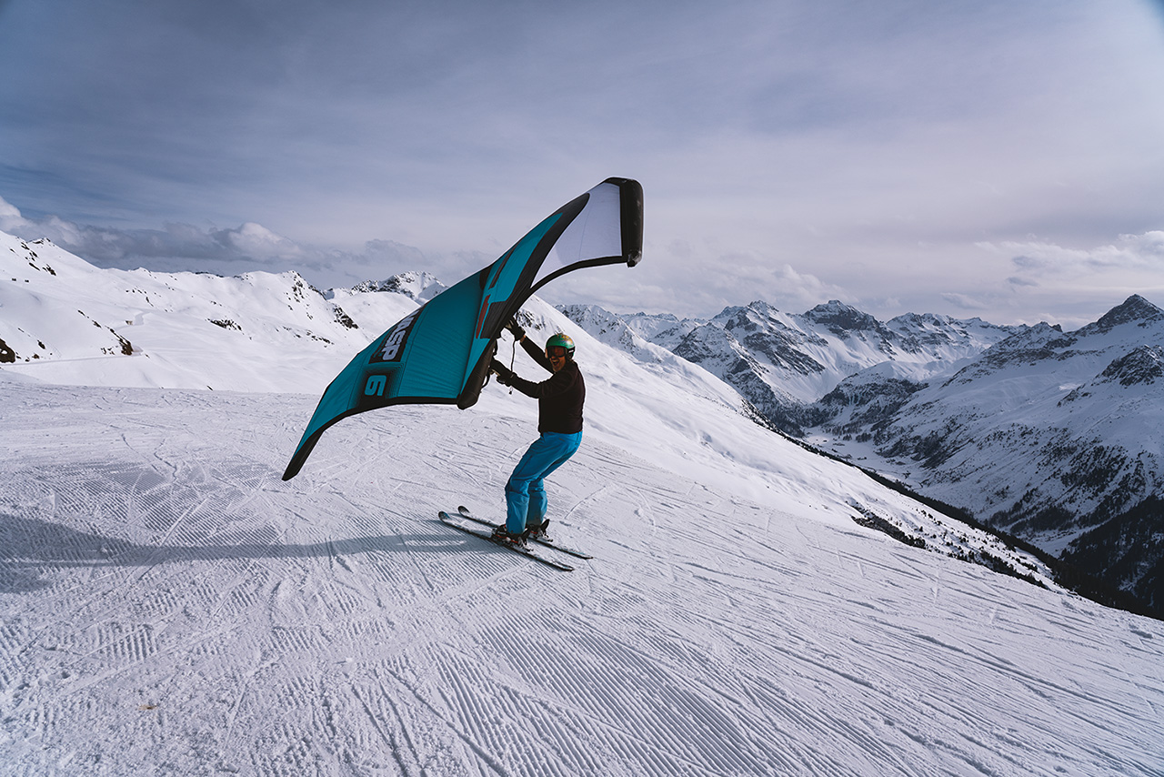 Snowwingen in Davos. Wingfoilen auf Schnee erlernen.